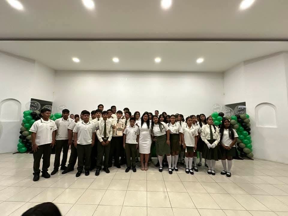 El éxito no llega fácil que tenemos que buscarlo: Armanda García en clausura de fin de cursos escolar