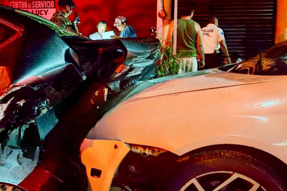 Fuerte choque en Emiliano Zapata deja dos jóvenes lesionados
